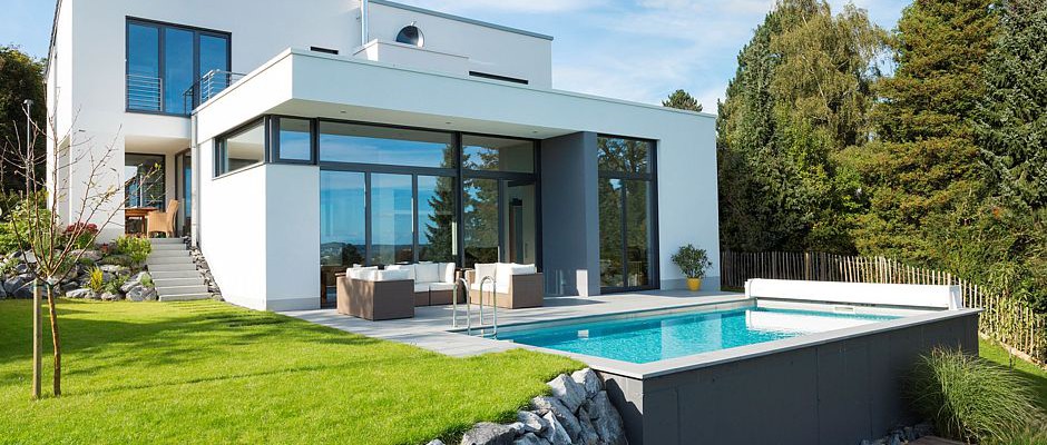 Ein echtes Schmuckstück: Ein privater Pool macht den Garten noch mal so attraktiv. © Bundesverband Schwimmbad & Wellness e.V. Ein echtes Schmuckstück: Ein privater Pool macht den Garten noch mal so attraktiv. © Bundesverband Schwimmbad & Wellness e.V.