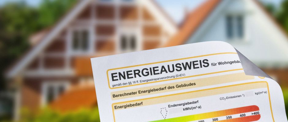 Energieausweis_Fotolia_166472159 Zehn Jahre nach ihrer Einführung laufen in Deutschland hunderttausende Energieausweise ab. Viele Eigentümer und Vermieter müssen sich neue Energieausweise ausstellen lassen. © Eisenhans / Fotolia.com