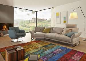 Das Wohnen wird bunter. Ob beim Möbel oder bei Boden, Wand und Decke: Mut zur Farbe bringt eine freundliche Wohnatmosphäre. Foto: VDM/W.SCHILLIG