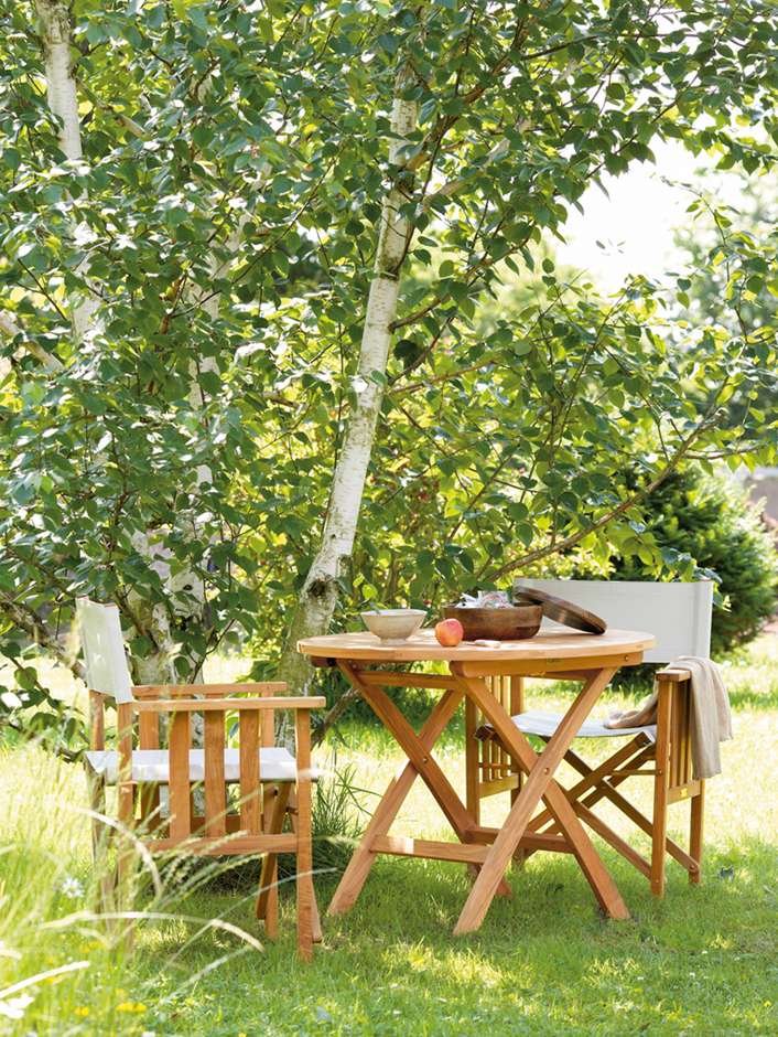 Massivholzmöbel für den Garten: Edel und gefällig. Quelle: VDM