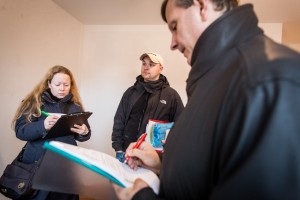 Das Mängelprotokoll ist lang, der nächste Termin für die Abnahme wird vereinbart. Quelle: BSB e.V.