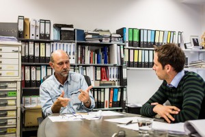 Im Gespräch erläutert Bauherrenberater Ludger Weidemüller die Ziele, Aufgaben und Serviceleistungen des Vereins. Foto: BSB e.V.