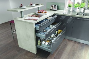 Kleine Küchen sind bei guter Planung kompakte Wunder mit ausgesprochen praktischen Funktionen. (Foto: AMK)