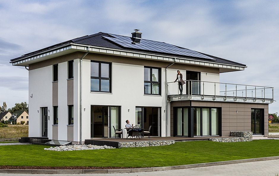 Das KAMPA Plus-Energie-Haus mit cleverem Anbaukonzept und Stromspeicher Foto: Unger Park / Kampa