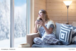 Wenn es im Winter draußen kalt ist, sorgt eine Infrarotheizung im Haus für wollige Wärme Foto: (c) NinaMalyna - Fotolia.com