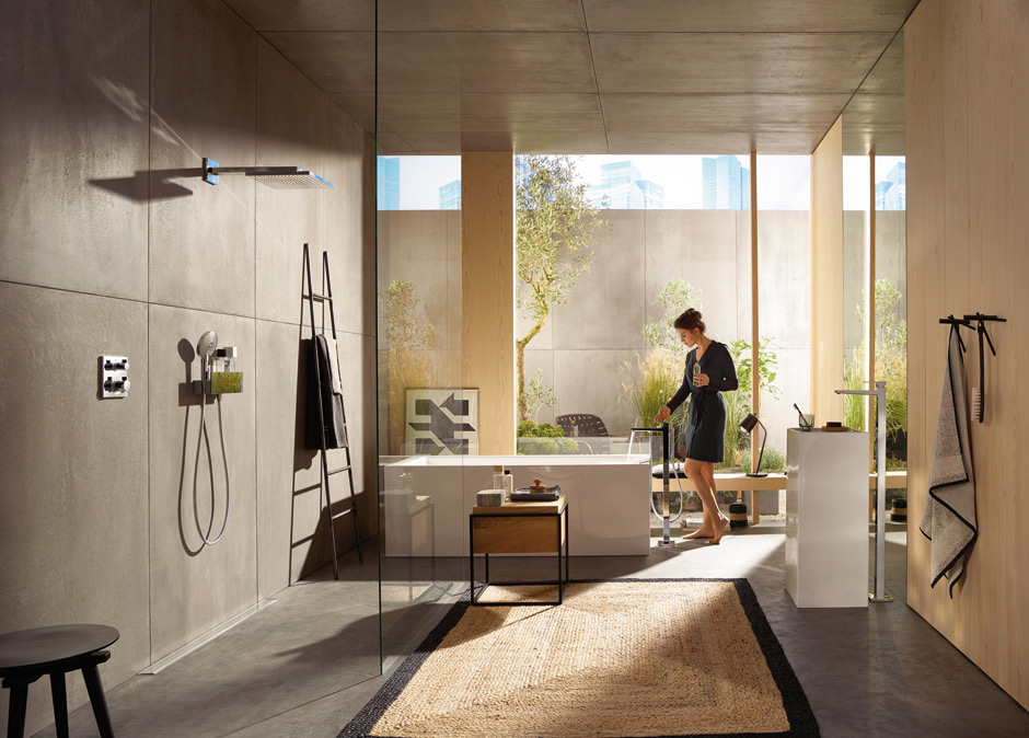 Bad-Design mit klarer Geometrie liegt im Trend. Die ausdrucksstarken hansgrohe Metropol Armaturen sind ein Blickfang und setzen Design-Statements mit klarer Linie. Foto: Hansgrohe SE/akz-o