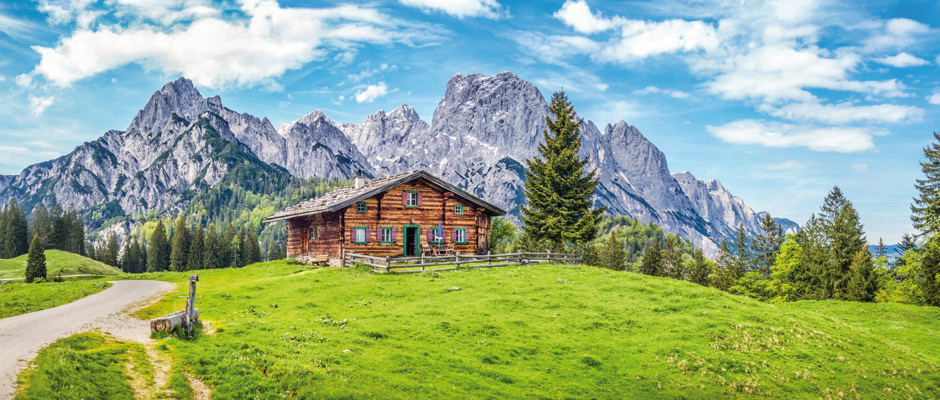 Mit der größten Vorsicht sind Angebote für einzeln in der Landschaft stehende Wohnhäuser zu genießen. Denn in dieser Sonderlage geht baurechtlich betrachtet fast gar nichts.© JFL Photography / Fotolia.com