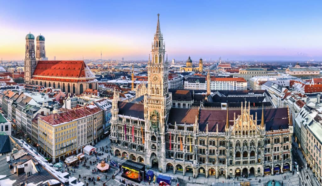 Panorama der Stadt München Innenstadt im Abendlicht Foto: ©Mapics - stock.adobe.com