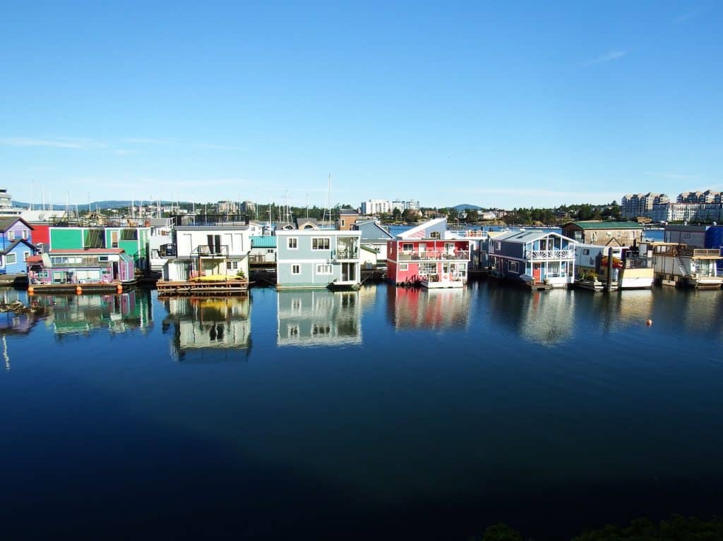 Floating Houses in Kanada
