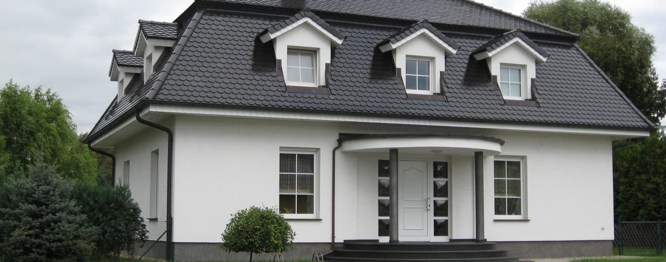 Dach mit Gauben einer Stadtvilla