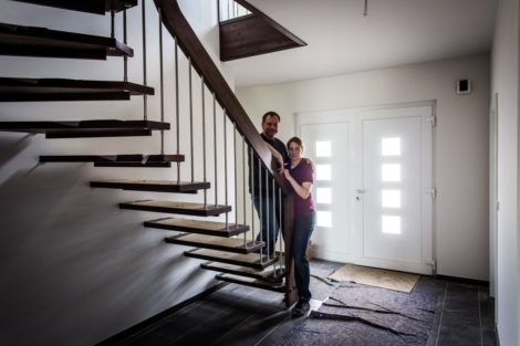 Von der Treppe sind die Bauherren nicht zuletzt deshalb angetan, weil sie sich auch farblich gut in die Treppenhausgestaltung einfügt. Foto: BSB e.V.