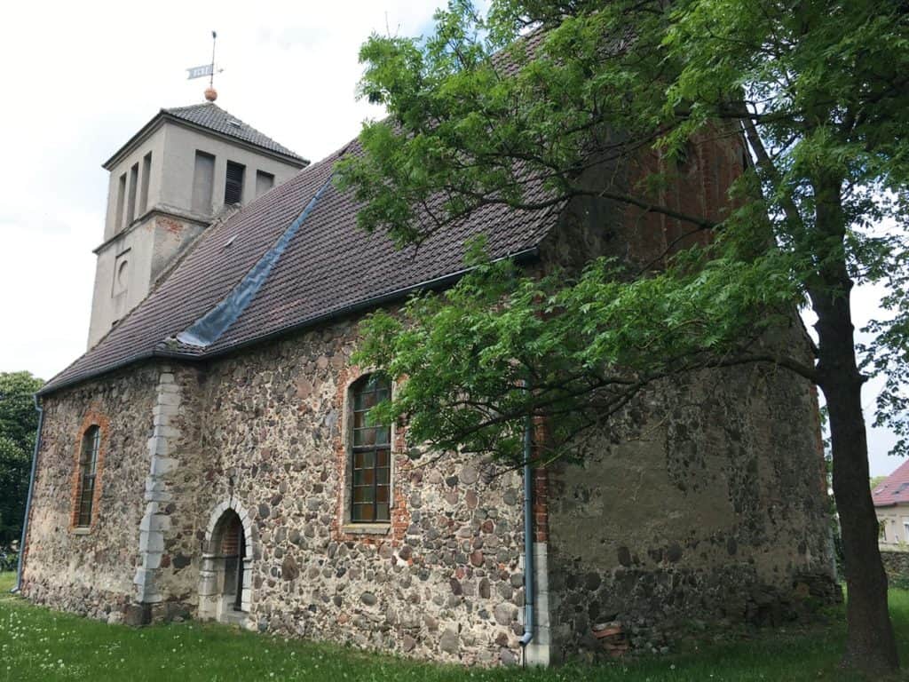Die Dorfkirche Eggersdorf (Müncheberg) ist ein spätmittelalterlicher Bau aus Feld- und Backsteinen. Das Kirchenschiff ist auf seiner Westseite verkürzt. Experten vermuten daher, dass ursprünglich eine größere Anlage geplant war. Im Innern befindet sich unter anderem ein Kanzelaltar, den J. C. Martin im Jahr 1746 schuf.
