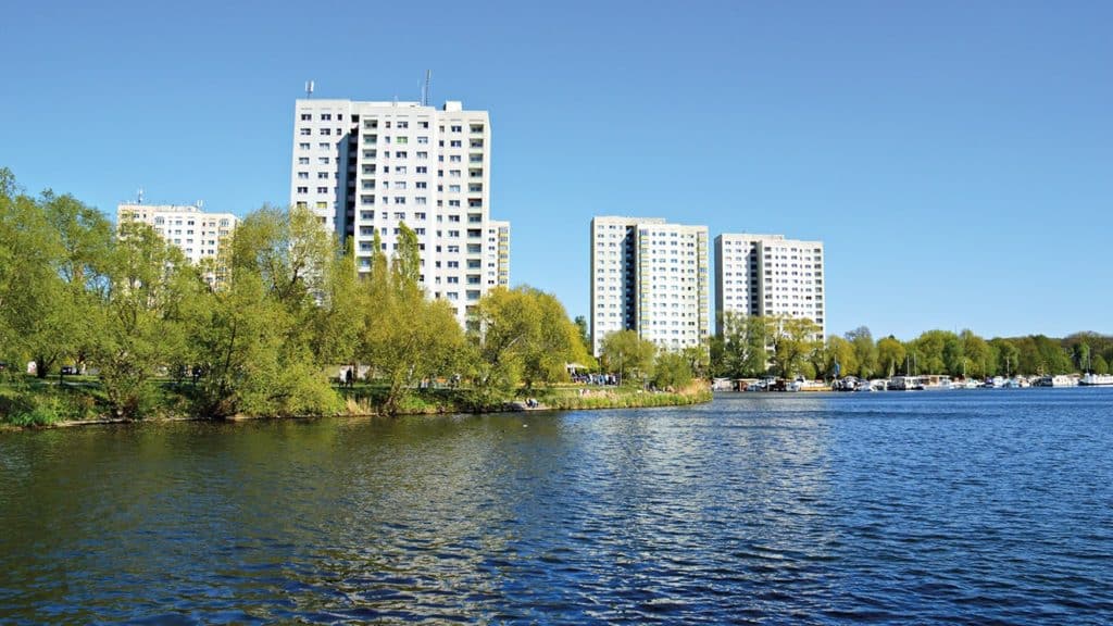 Wohnhochhäuser an der Neustädter Havelbucht.