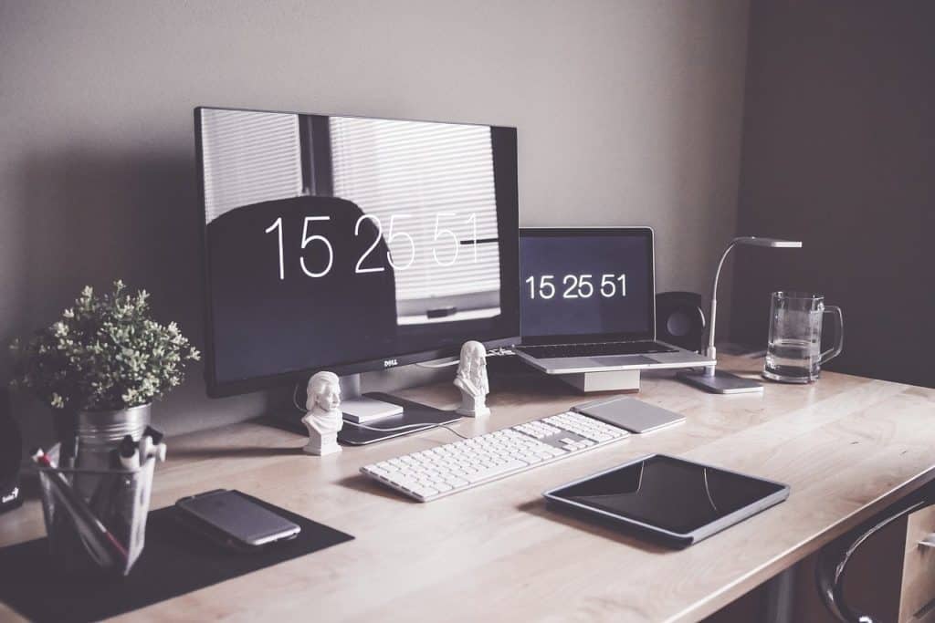 Moderne Computertechnik im Homeoffice
