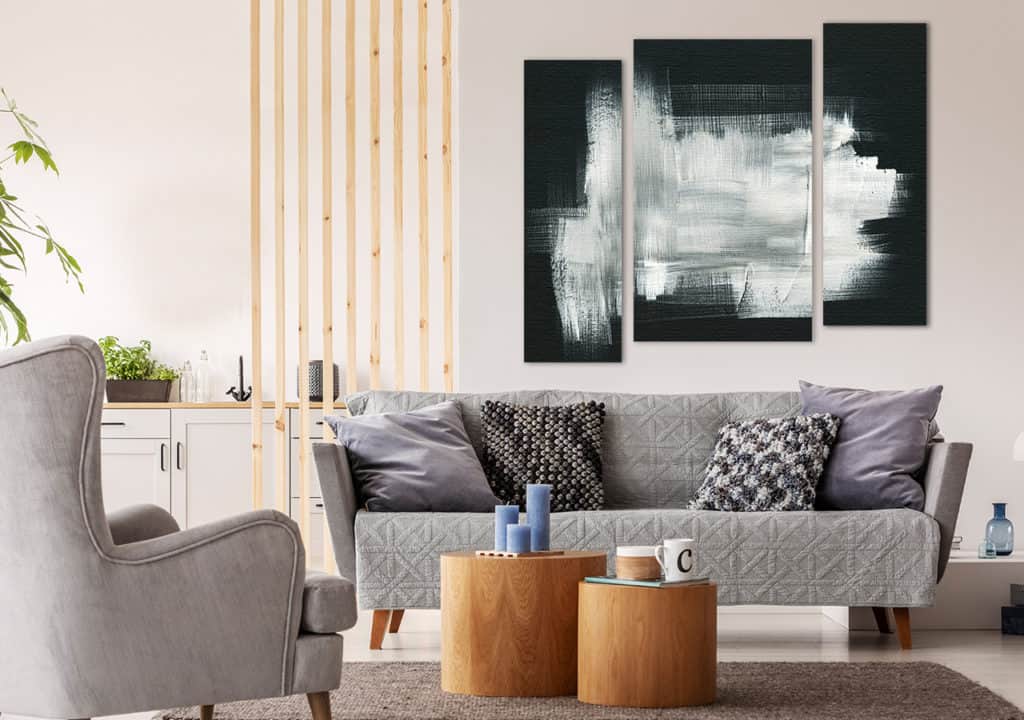 Wohnzimmer mit dem Bild schwarz-weiß