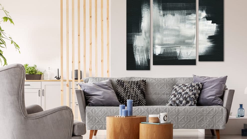 Wohnzimmer mit dem Bild schwarz-weiß