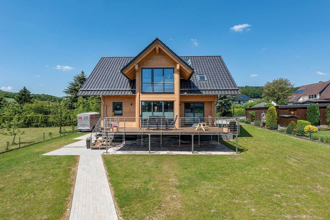 Fullwood Wohnblockhaus - Holzhaustraum aus hellem Naturholz und Glas