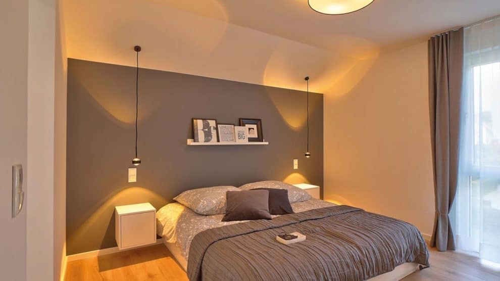 Das Elternschlafzimmer mit separater Ankleide grenzt direkt an das großzügige Badezimmer. © Helma Eigenheimbau AG / Emiliyan Frenchev