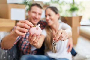 Paar investiert in Immobilien als Kapitalanlage