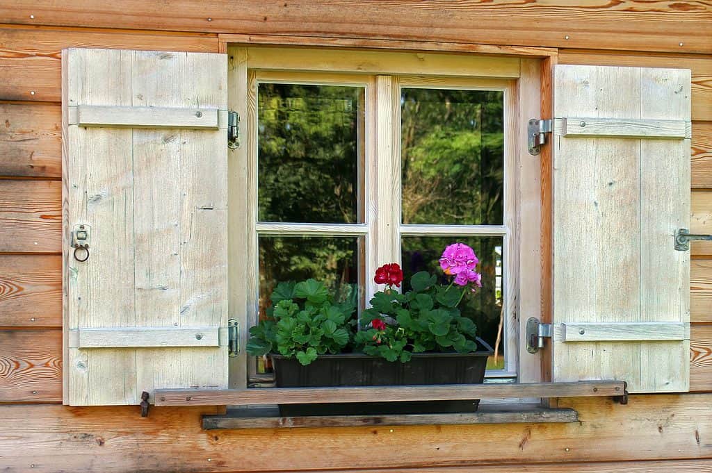 Holzfenster sind der Klassiker bei Holzhäusern