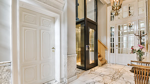 Aufzug im eleganten Einfamilienhaus