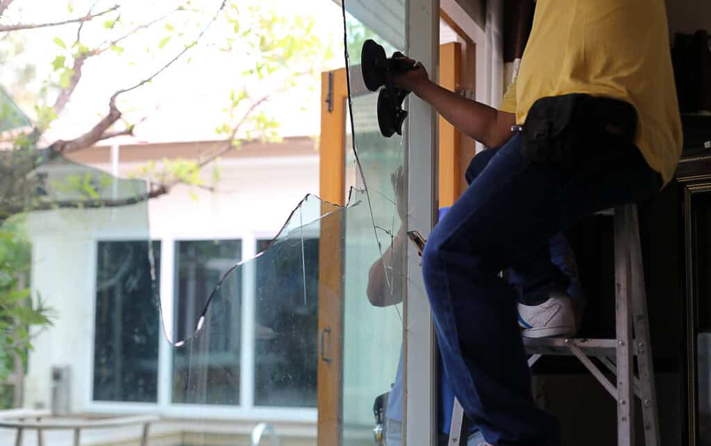 Reparatur eines Glasschadens
