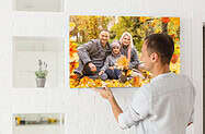 Ein Familienfoto als Druck auf einer Leinwand