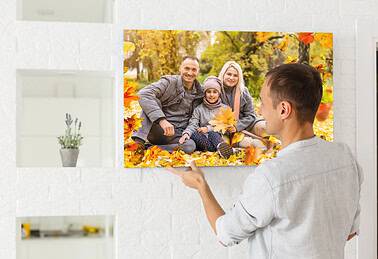Ein Familienfoto als Druck auf einer Leinwand